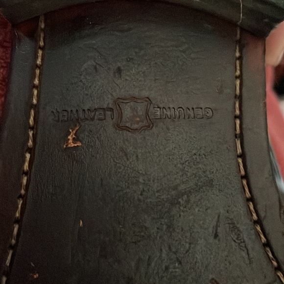 Dress shoe size 10 1/2 shiny black great shape no scuffs - Picture 4 of 6